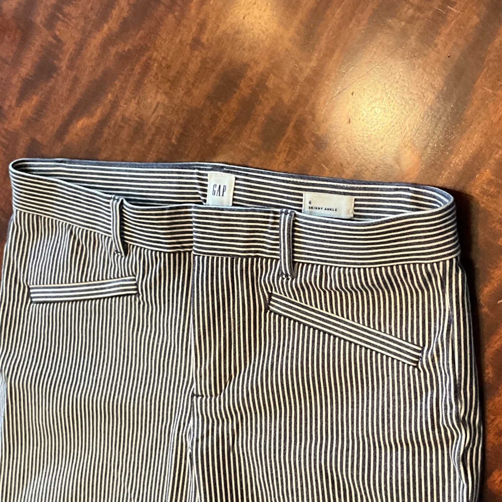 NWOT GAP Skinny Jeans in Navy and White Pinstripe